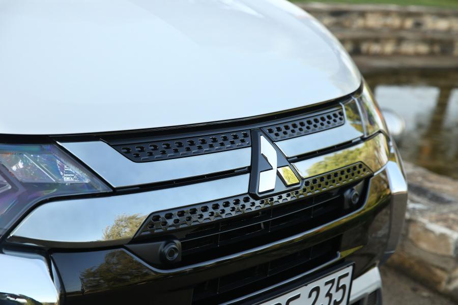 Детали экстерьера Mitsubishi Outlander PHEV 2018 года  (WW) (фото 31 из 43)